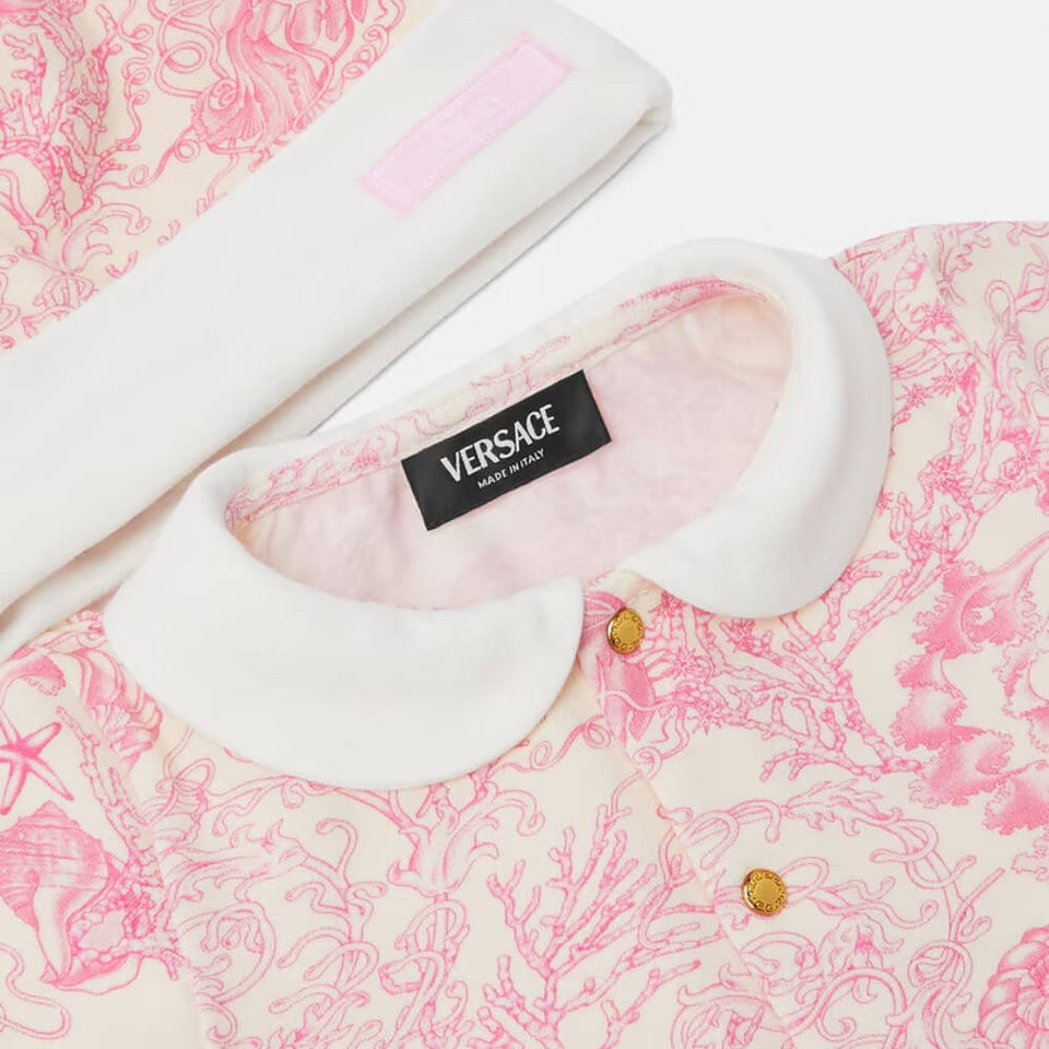 Versace: Design italiano con un bordo dorato