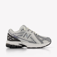 New Balance Unisex Sneakers In Silber
