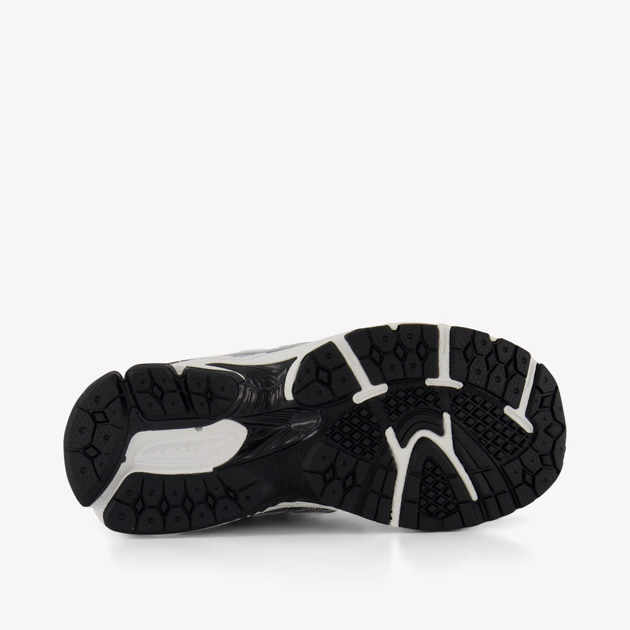 New Balance Unisex Sneakers In Silber