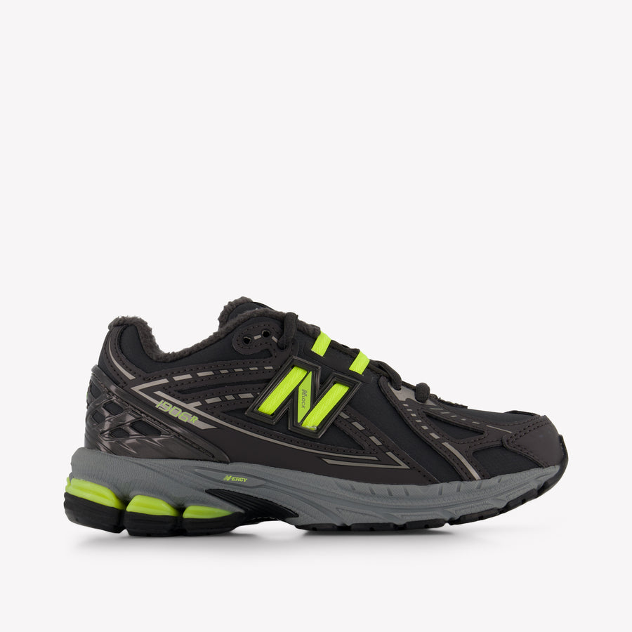 New Balance Unisex Sneakers In Black