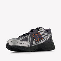 New Balance 1906 Enfants Unisexe Baskets dans Gris Foncé
