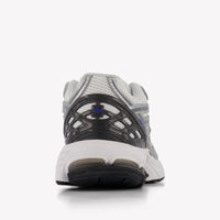 New Balance Unisex Sneakers In Silber