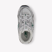 New Balance Unisex Sneakers In Grün