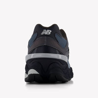 New Balance G9060 Unisexe Baskets dans Gris Foncé