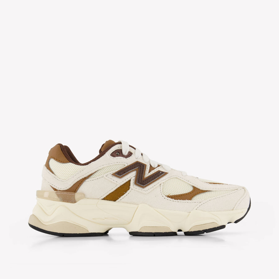 New Balance 9060 Unisexe Baskets dans Marron