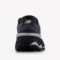 New Balance P9060 Unisexe Baskets dans Gris Foncé