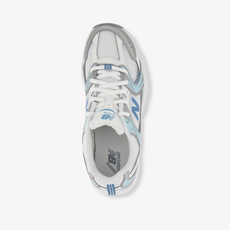 New Balance GR530 Unisex Sneakers in Licht Blauw