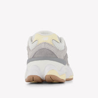 New Balance IV9060 Unisexe Baskets Gris Clair