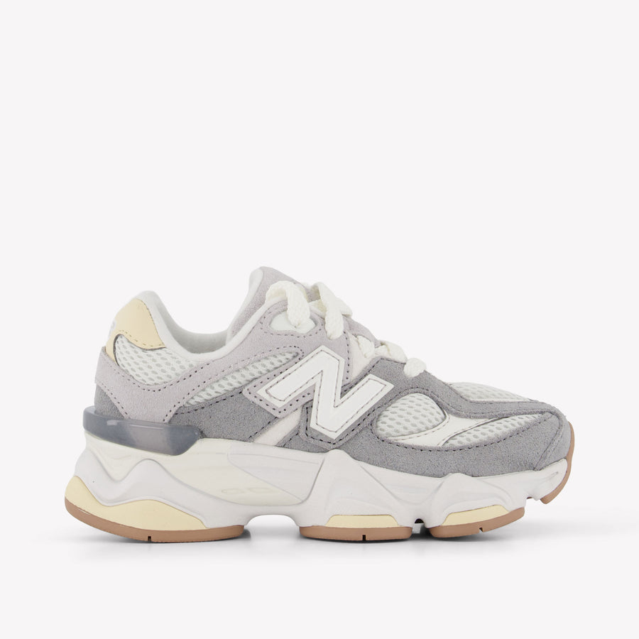 New Balance PC9060 Unisex Sneakers in Licht Grijs