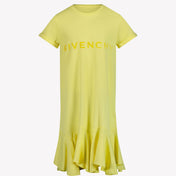 As meninas das crianças de Givenchy se vestem amarelo